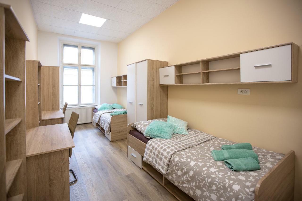 Minidorm Rooms In Heart Of City Center Maribor Bagian luar foto