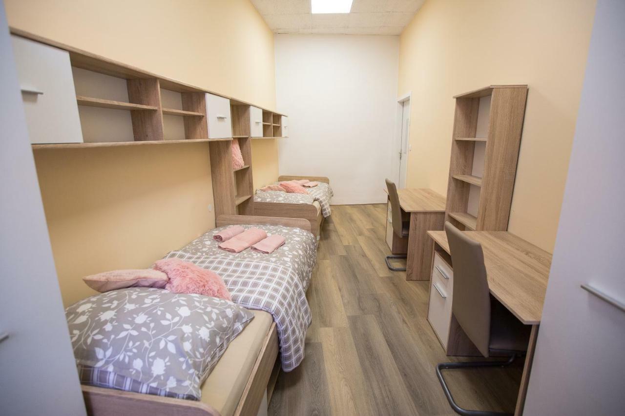 Minidorm Rooms In Heart Of City Center Maribor Bagian luar foto