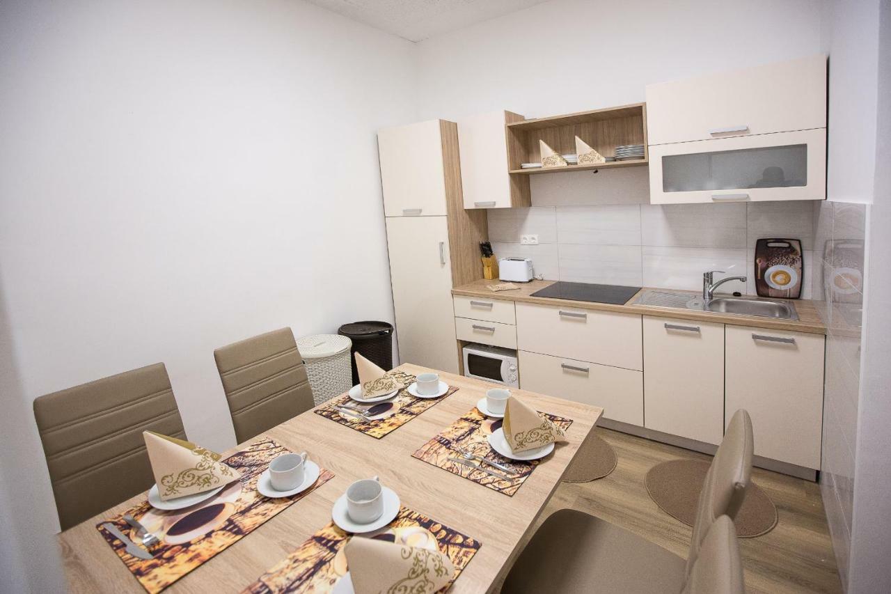 Minidorm Rooms In Heart Of City Center Maribor Bagian luar foto